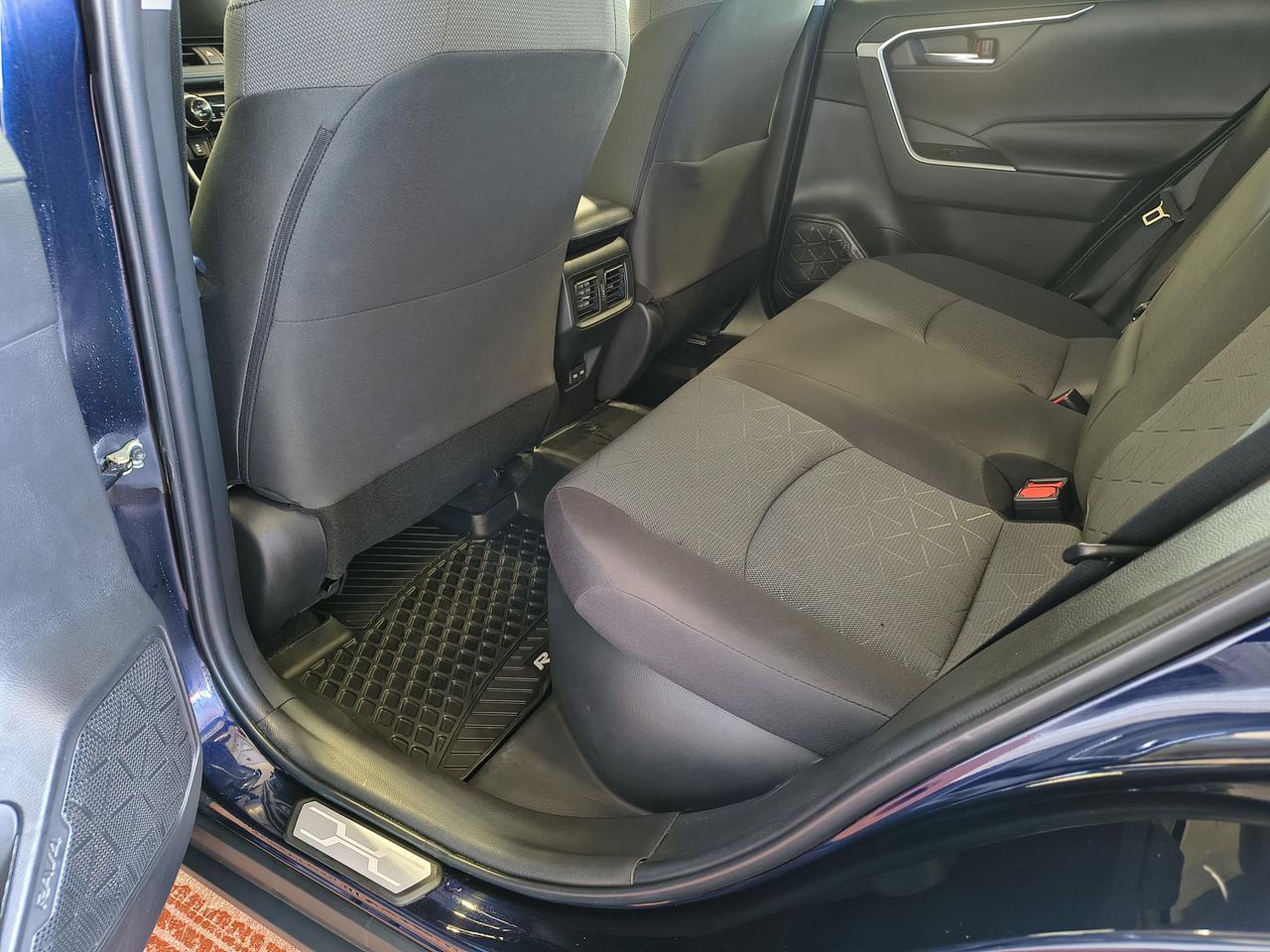 2023 Toyota RAV4 Hybrid XLE Photo