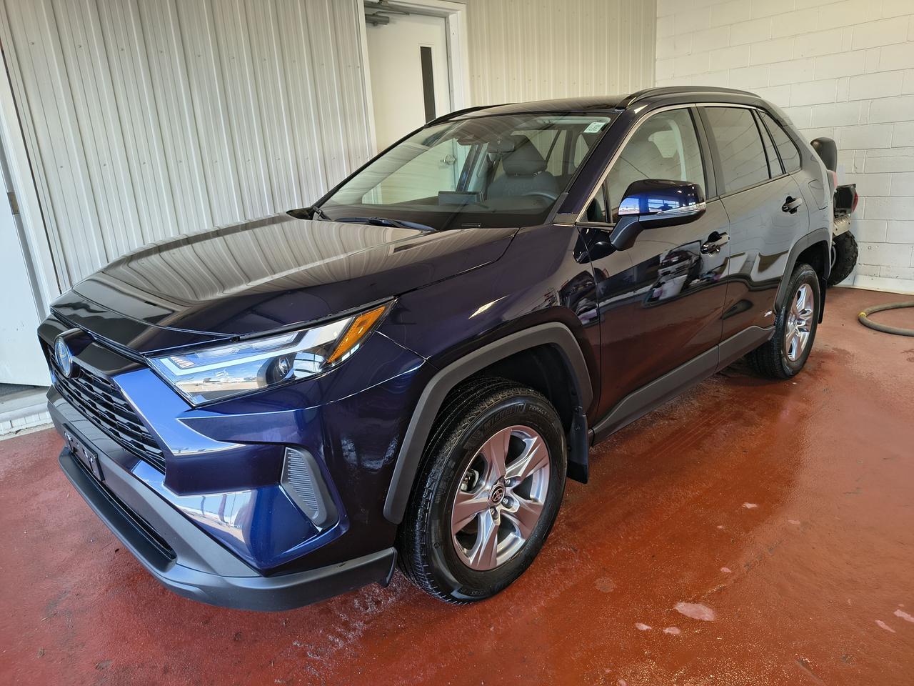 2023 Toyota RAV4 Hybrid XLE Photo0