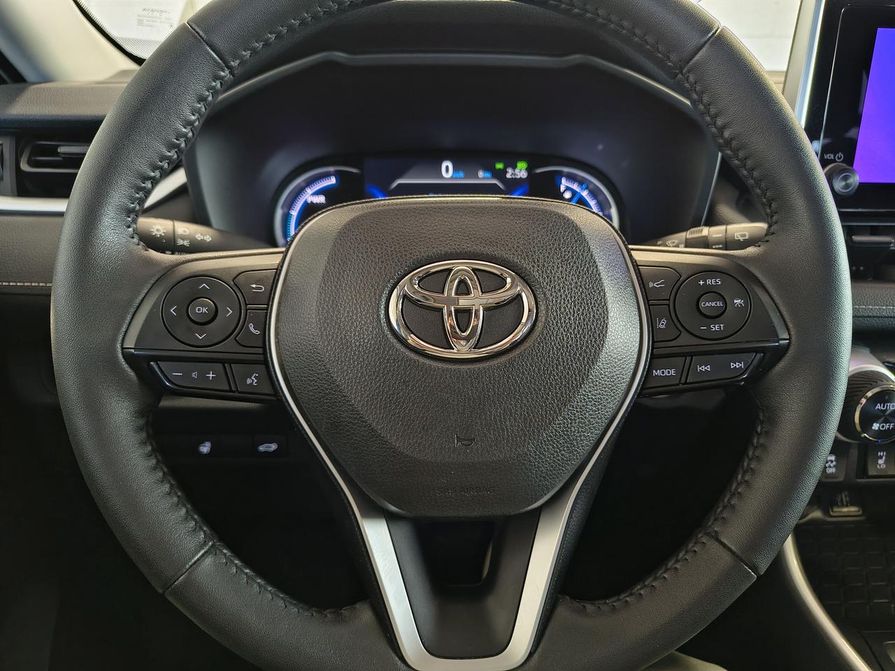 2023 Toyota RAV4 Hybrid XLE Photo0