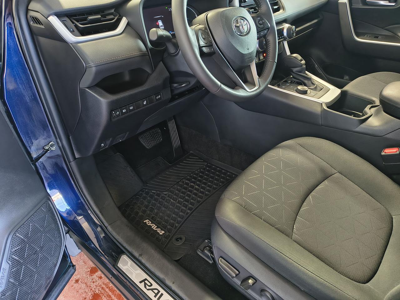 2023 Toyota RAV4 Hybrid XLE Photo