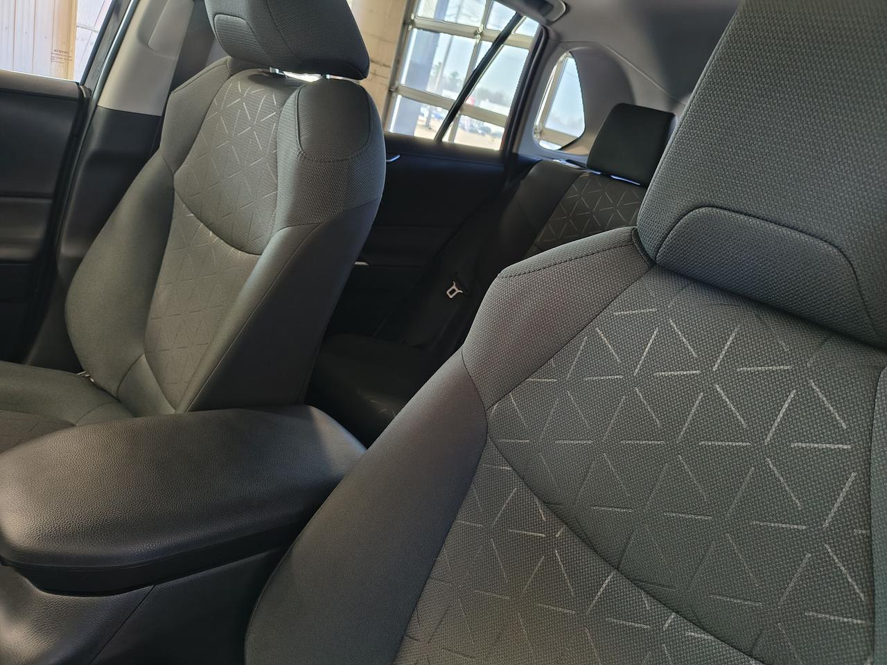 2023 Toyota RAV4 Hybrid XLE Photo