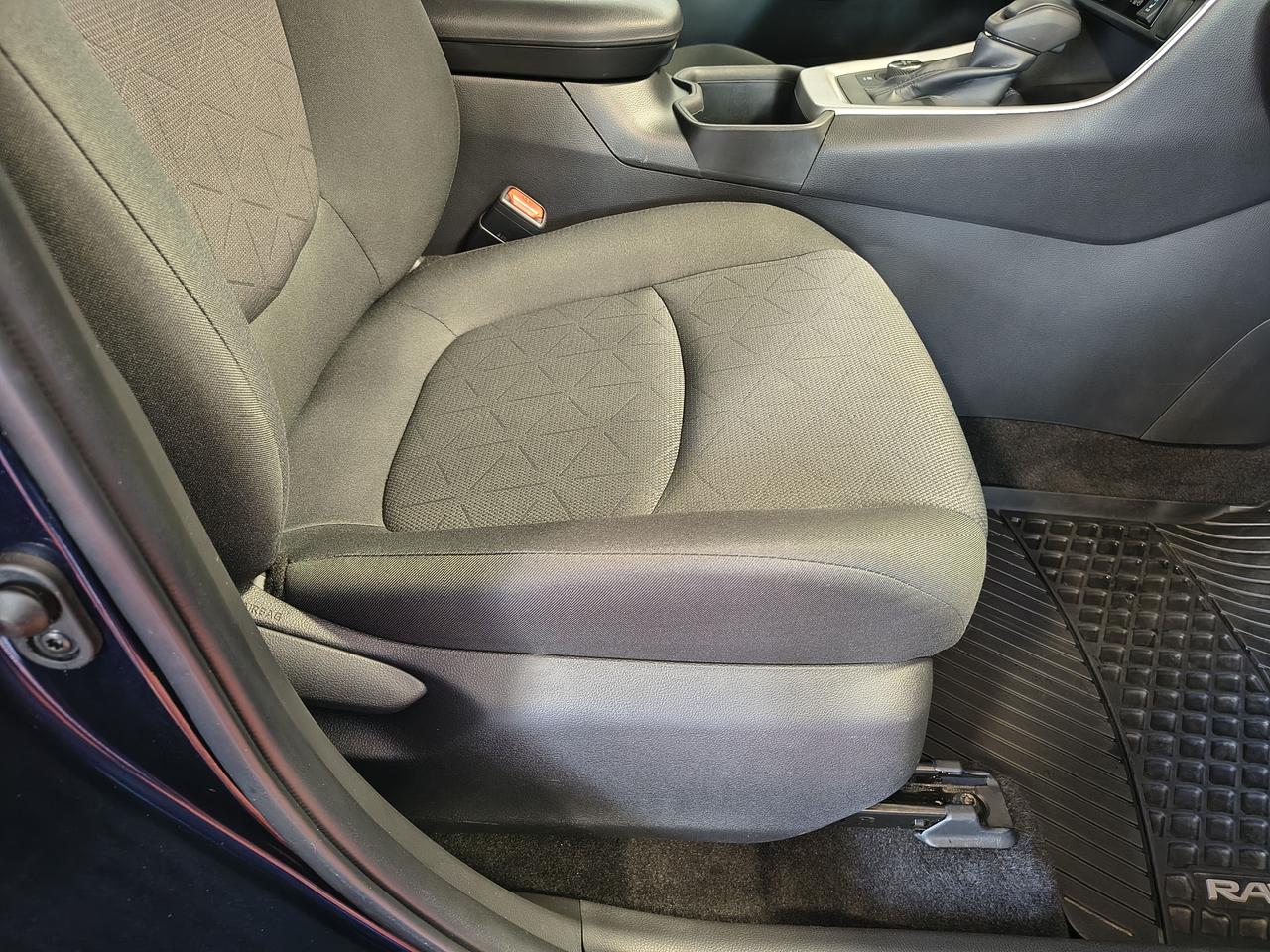 2023 Toyota RAV4 Hybrid XLE Photo