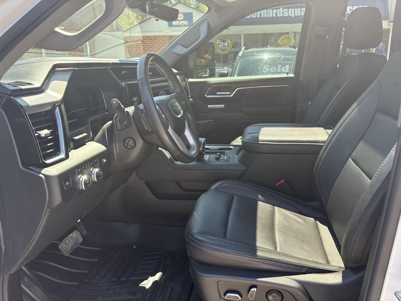 2023 GMC Sierra 1500 4WD Crew Cab 157" Denali Photo