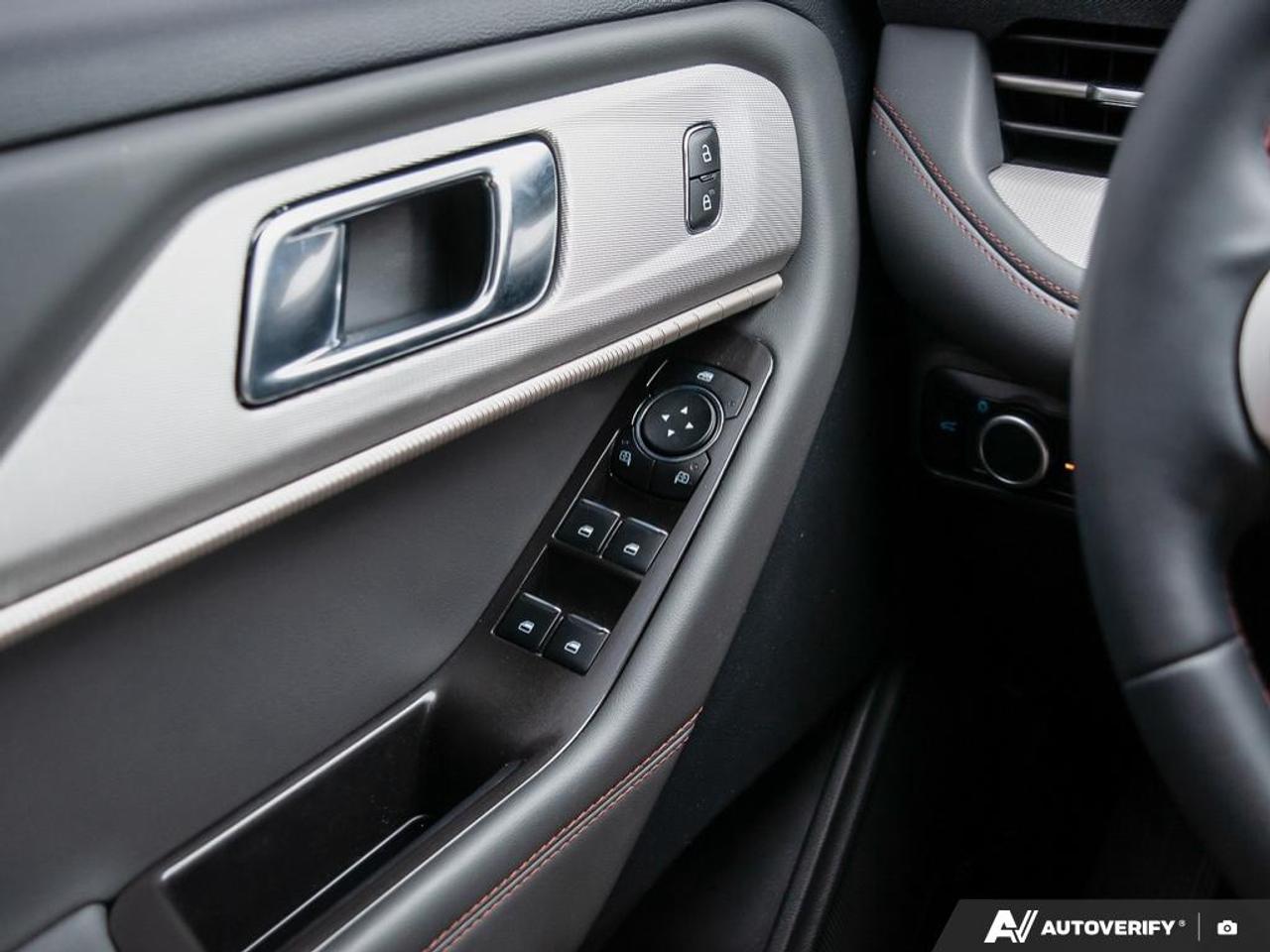 2025 Ford Explorer Active Photo