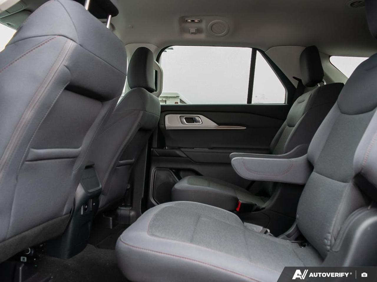 2025 Ford Explorer Active Photo