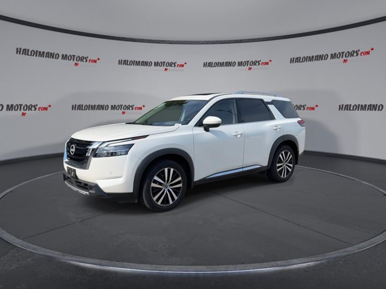 2024 Nissan Pathfinder Platinum 4WD | No Accidents | Ventilated Front Seats Photo3