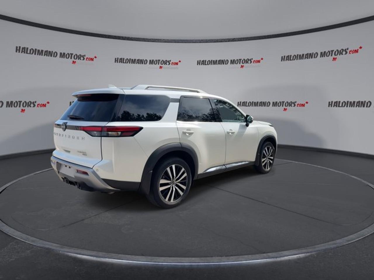 2024 Nissan Pathfinder Platinum 4WD | No Accidents | Ventilated Front Seats Photo