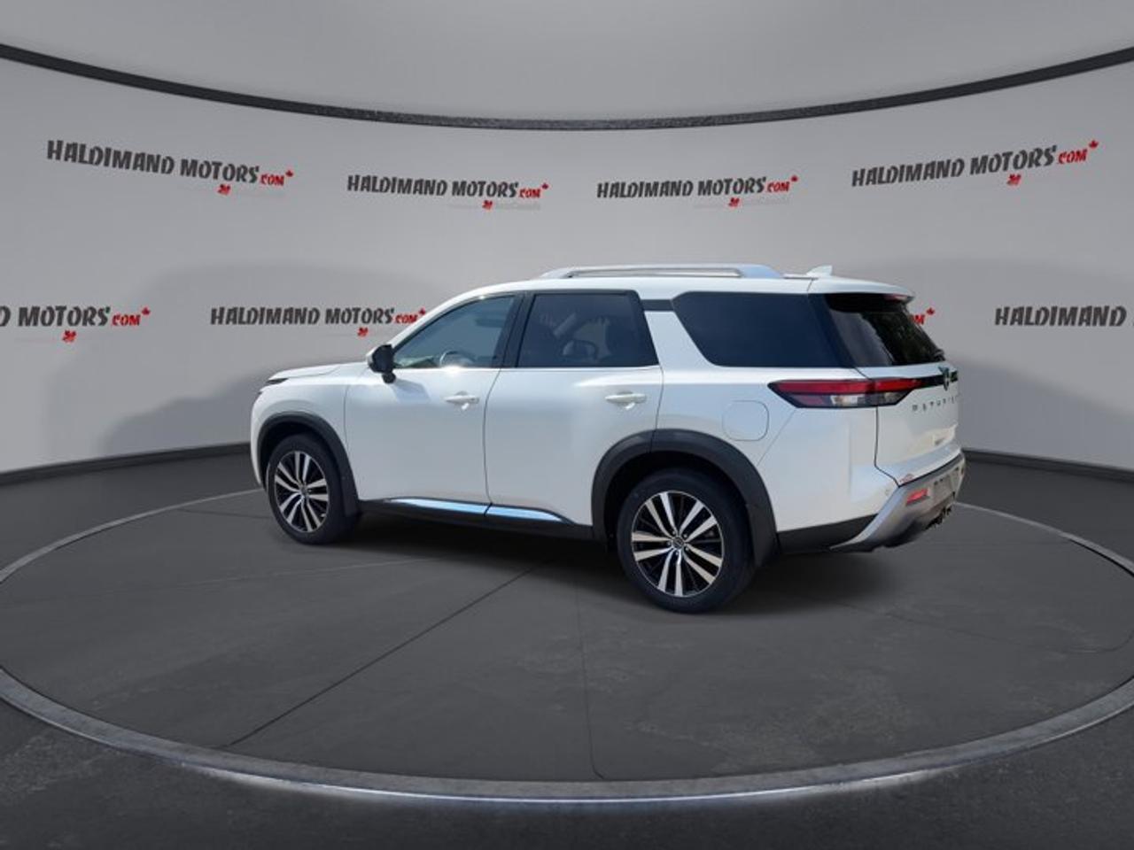 2024 Nissan Pathfinder Platinum 4WD | No Accidents | Ventilated Front Seats Photo