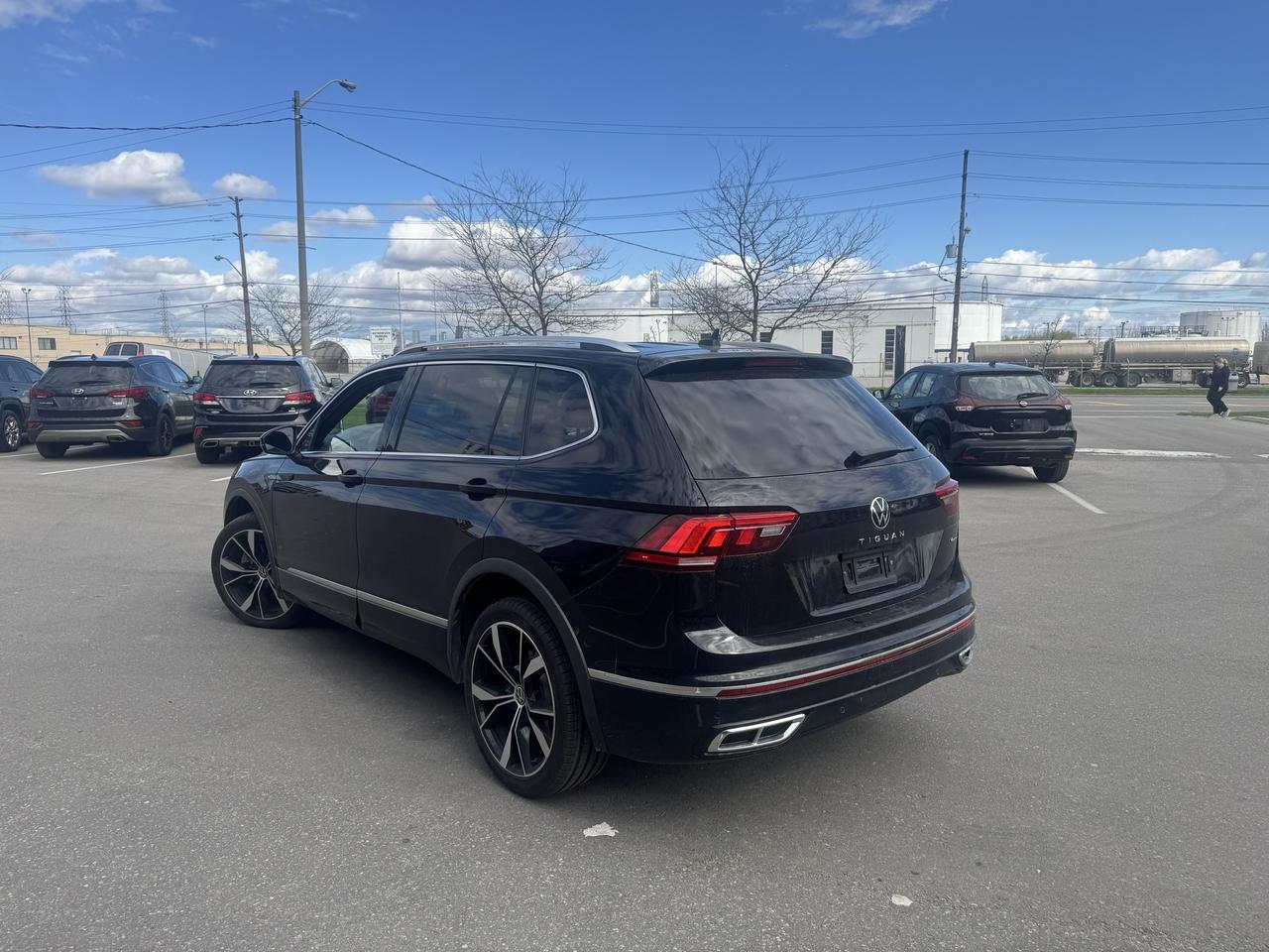 2022 Volkswagen Tiguan HIGHLINE R-LINE AWD LEATHER PAN/ROOF NAV CAMERA Photo4