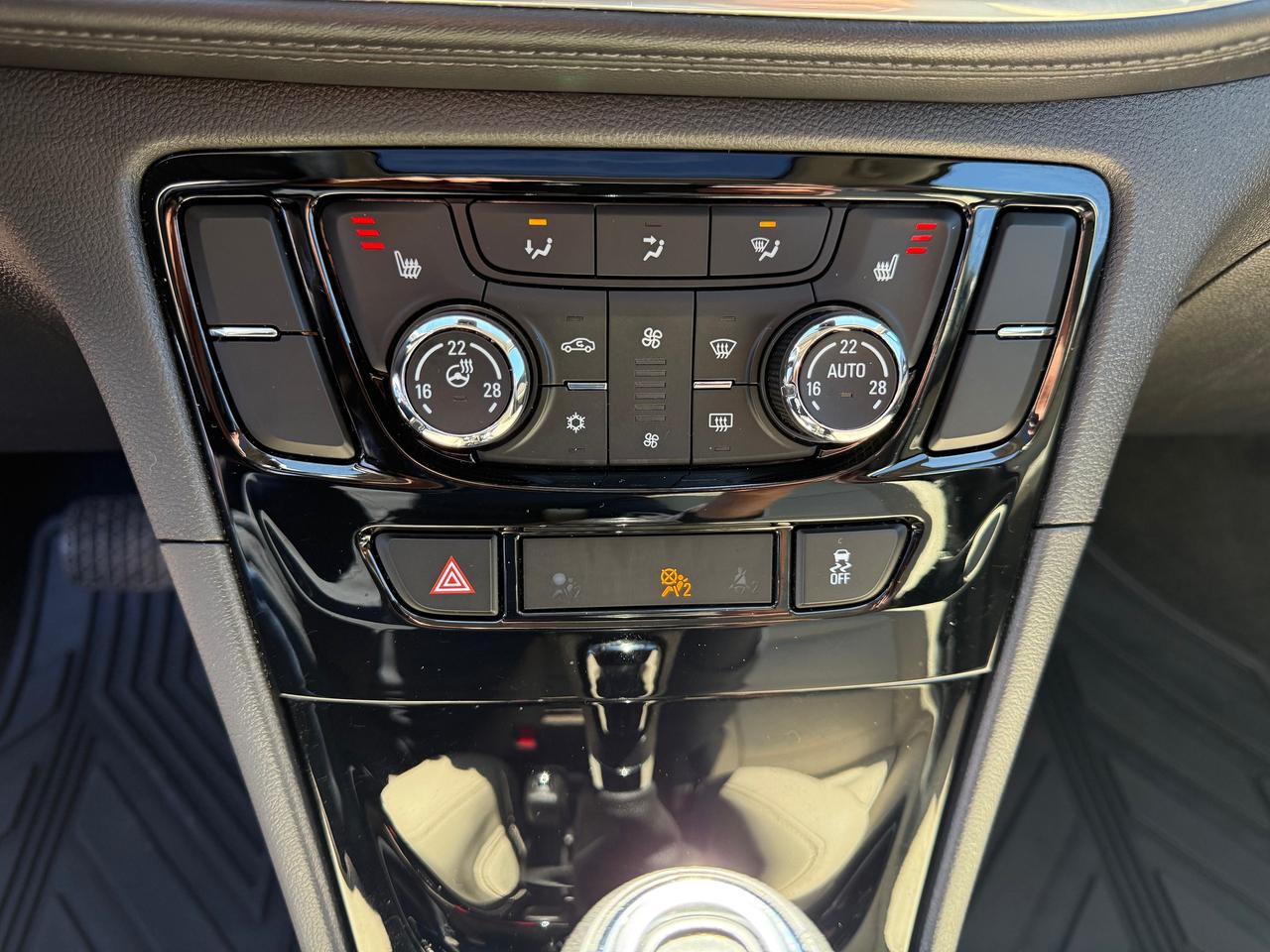 2019 Buick Encore Essence AWD Htd Lthr Sunroof Nav Wifi Rm Strt Cam Photo