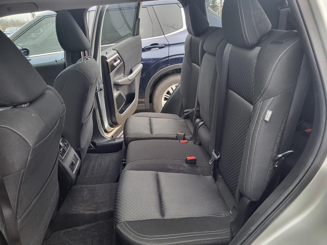 2024 Mitsubishi Outlander SE Photo