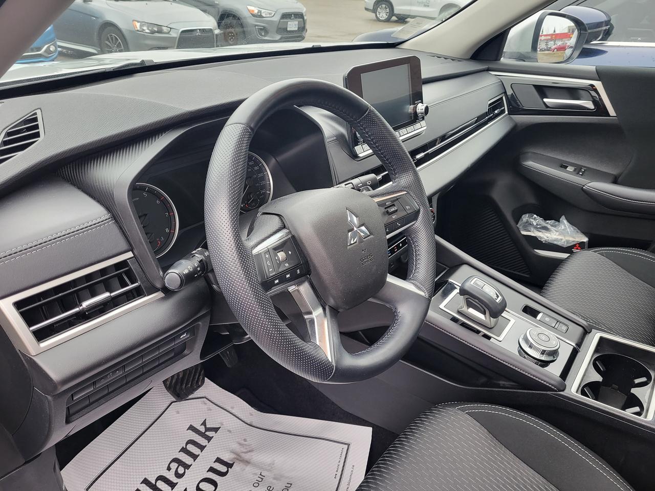 2024 Mitsubishi Outlander SE Photo