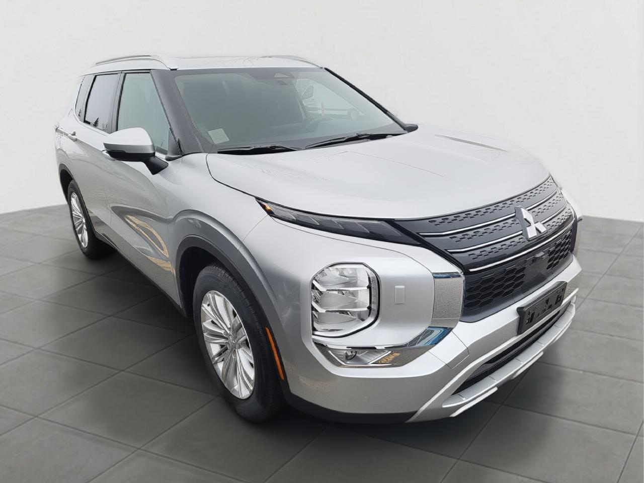 2024 Mitsubishi Outlander SE Photo