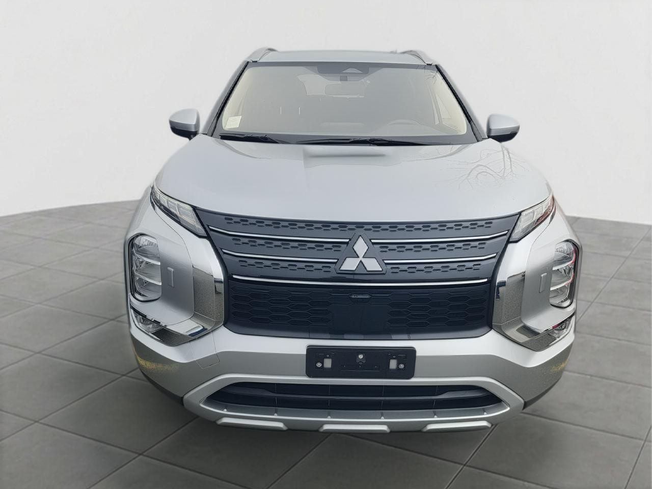 2024 Mitsubishi Outlander SE Photo