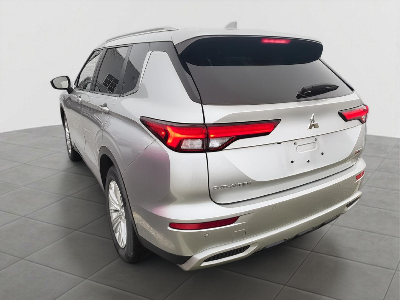 2024 Mitsubishi Outlander SE Photo3