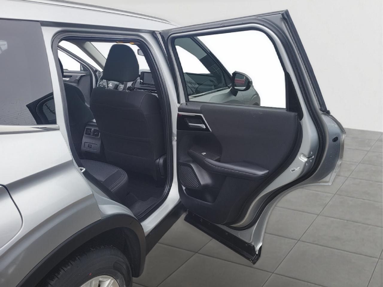 2024 Mitsubishi Outlander SE Photo