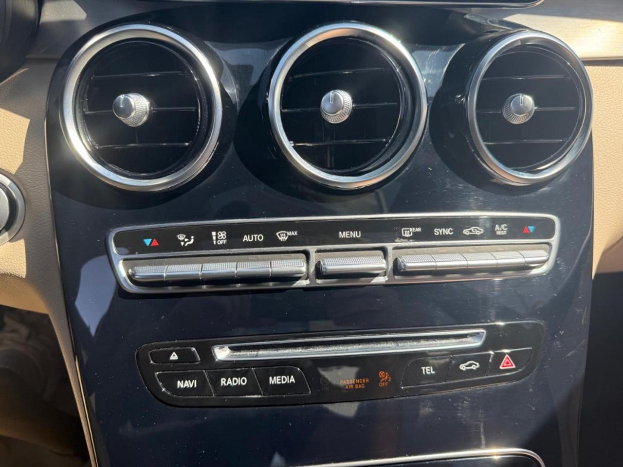 2018 Mercedes-Benz C-Class C 300 4MATIC/ LEATHER/ SUNROOF/ NAVI/ REAR CAM - Photo #17