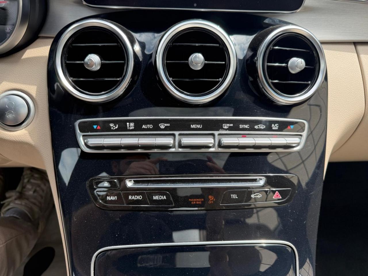 2018 Mercedes-Benz C-Class C 300 4MATIC/ LEATHER/ SUNROOF/ NAVI/ REAR CAM Photo