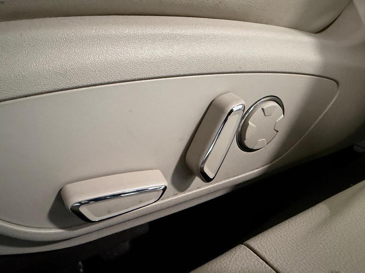 2018 Lincoln MKZ WOODTRIM | BACK UP CAM | SUNROOF | AWD | LEATHER Photo
