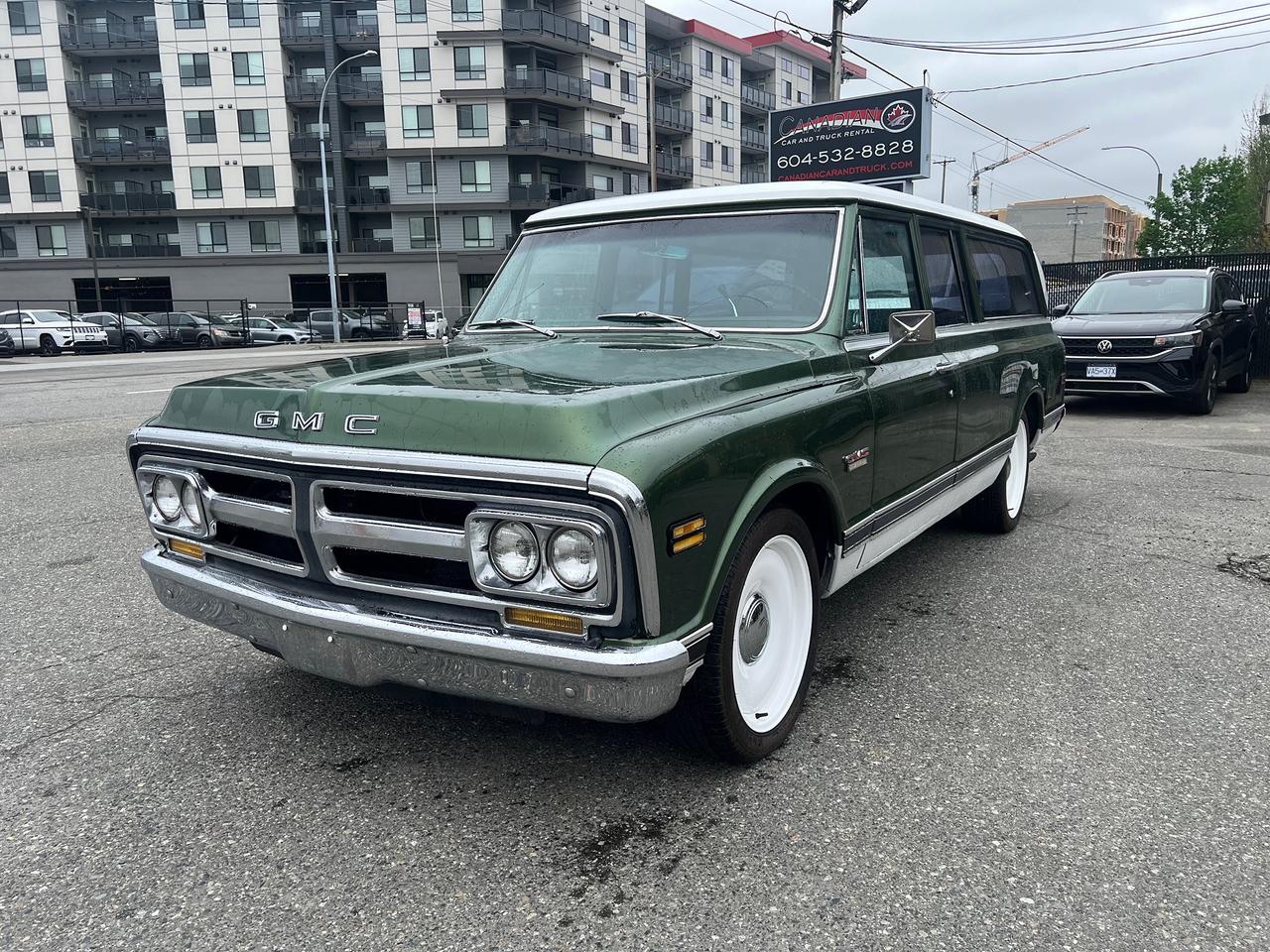 1971 GMC Suburban SUPER CUSTOM Photo