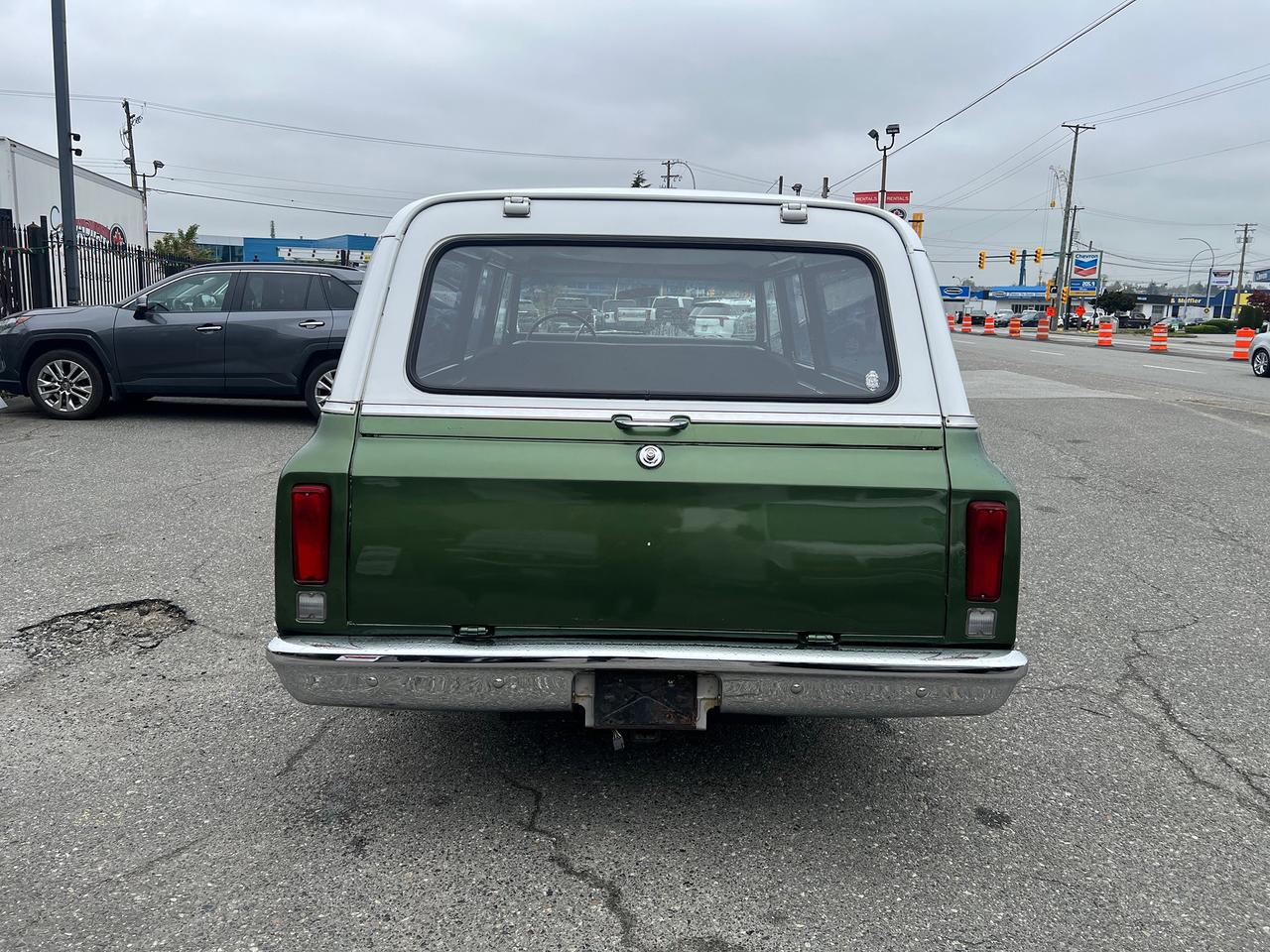 1971 GMC Suburban SUPER CUSTOM Photo