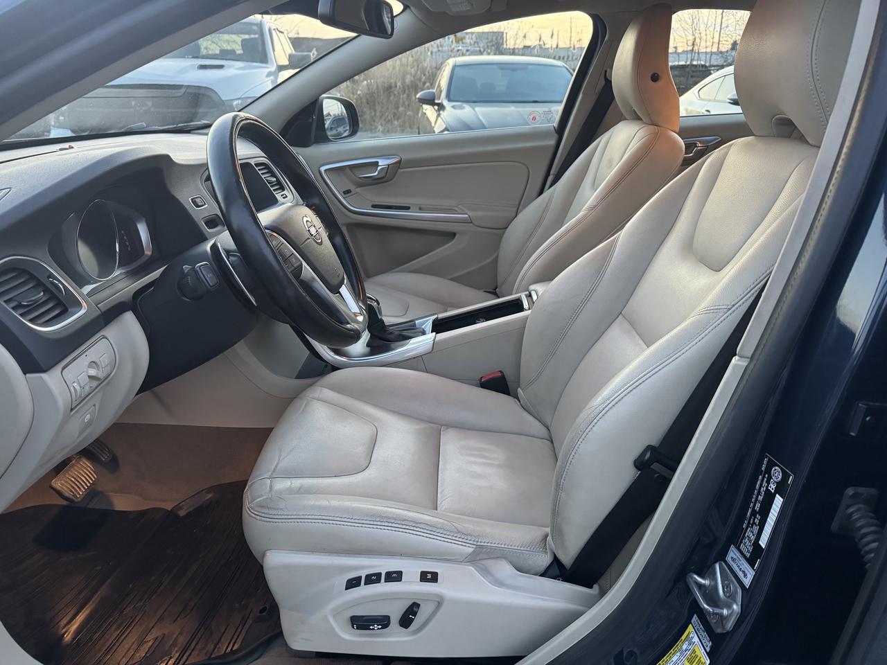 2015 Volvo S60 T5 Premier Plus Photo