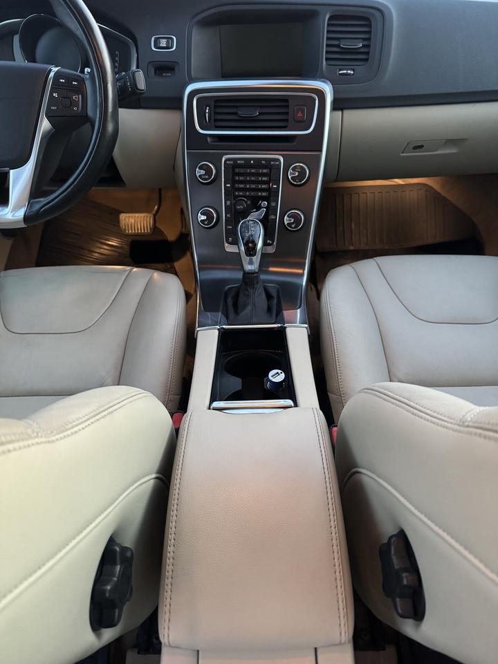 2015 Volvo S60 T5 Premier Plus Photo