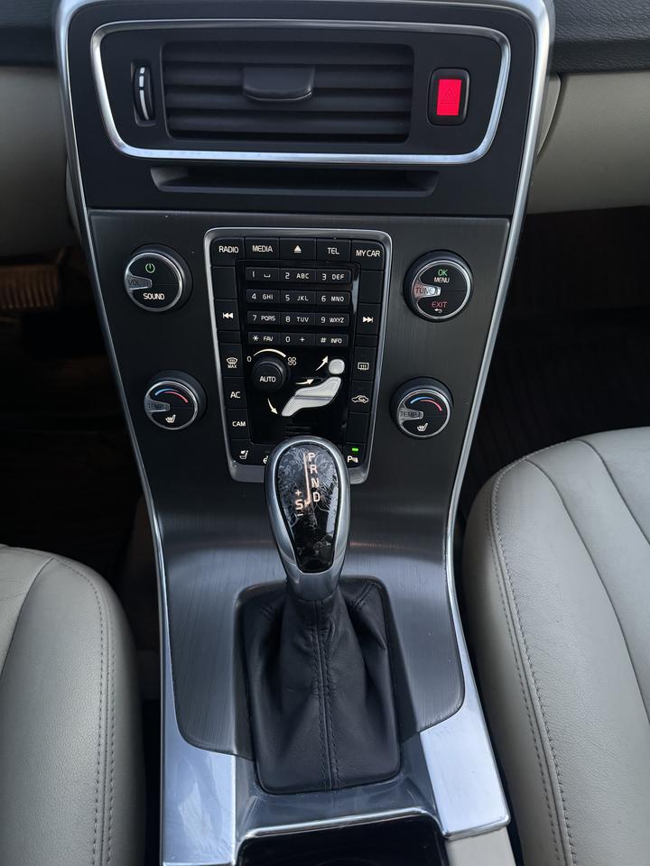 2015 Volvo S60 T5 Premier Plus Photo