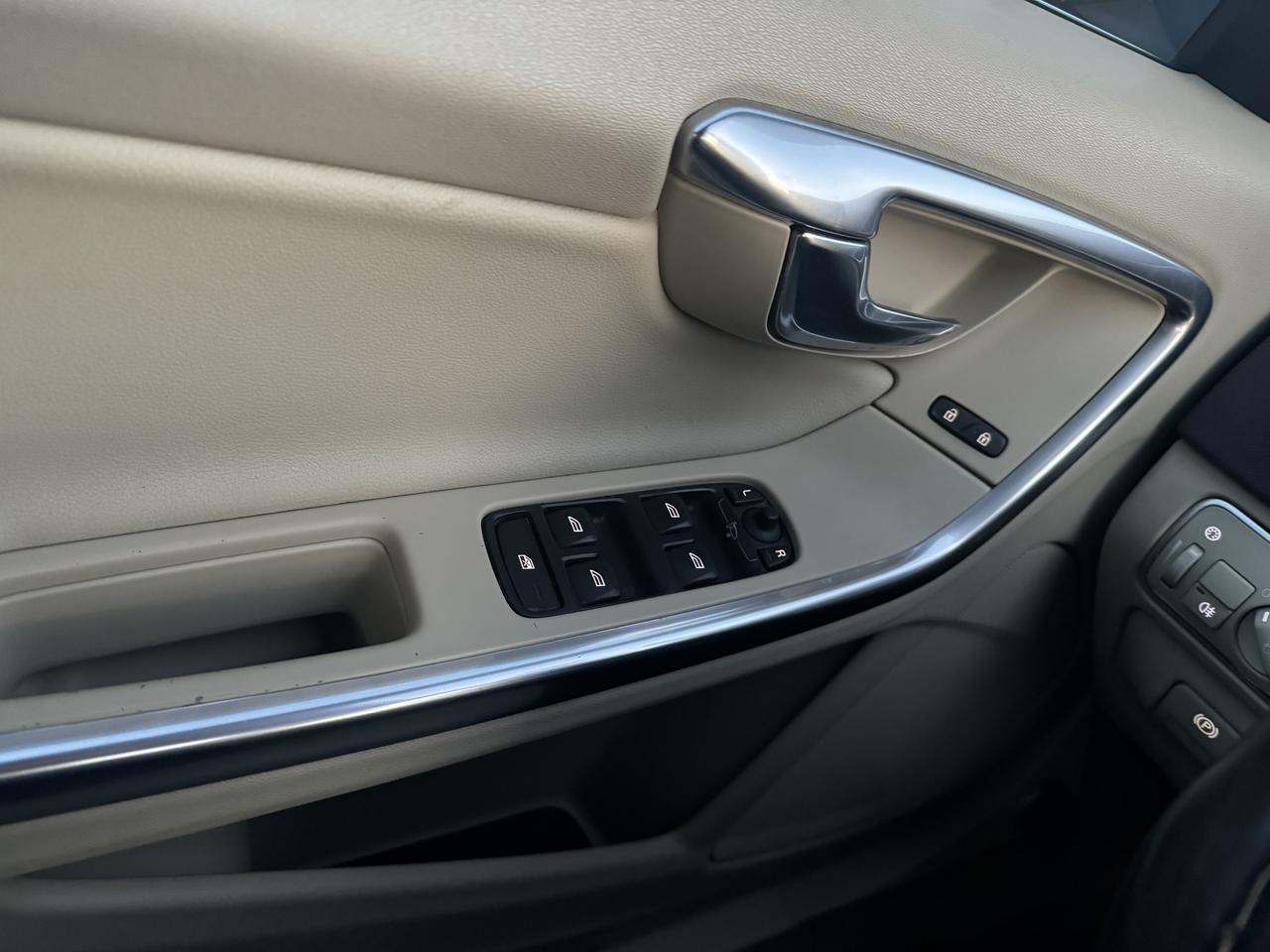 2015 Volvo S60 T5 Premier Plus Photo