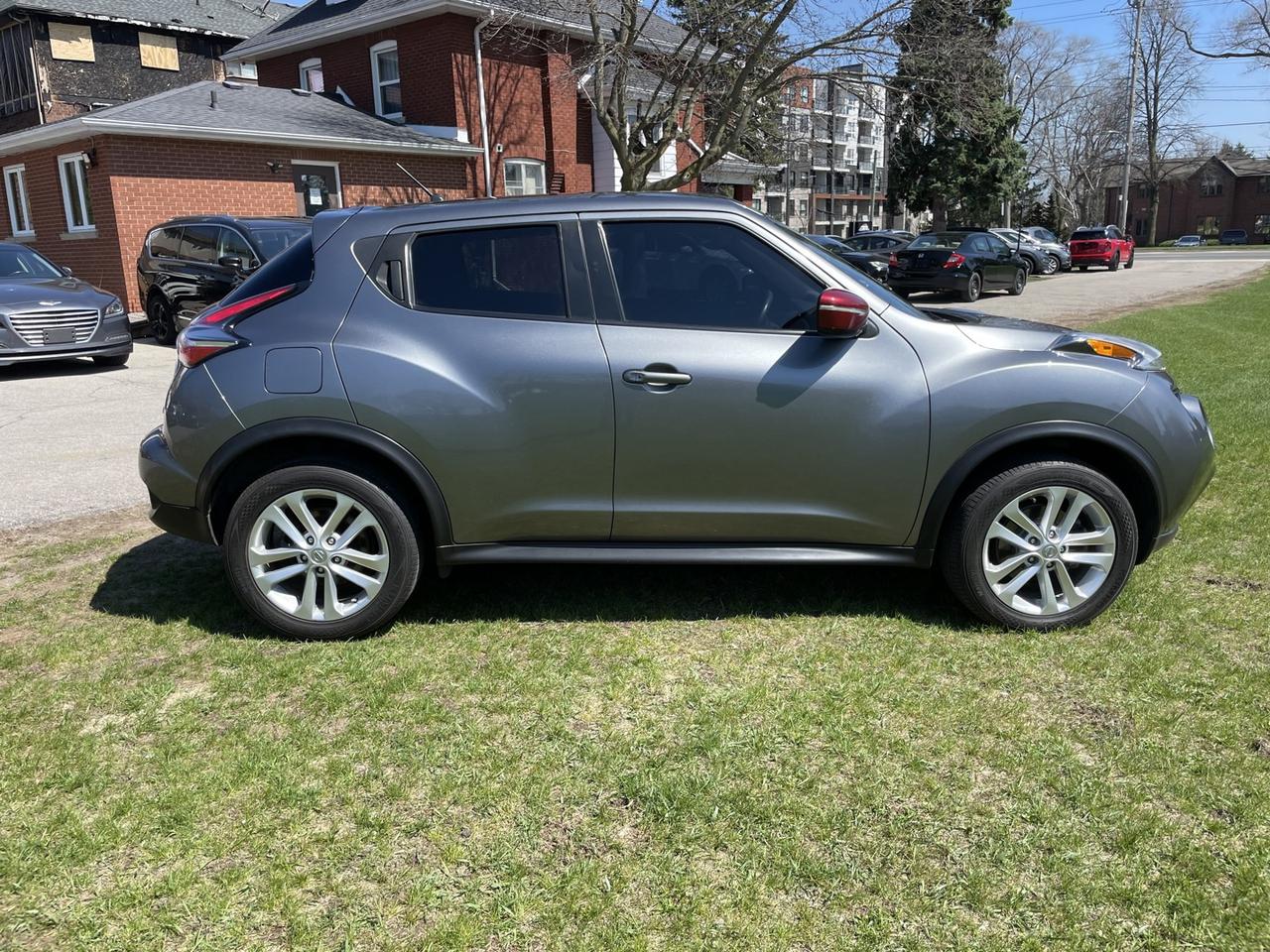 2016 Nissan Juke SV Photo