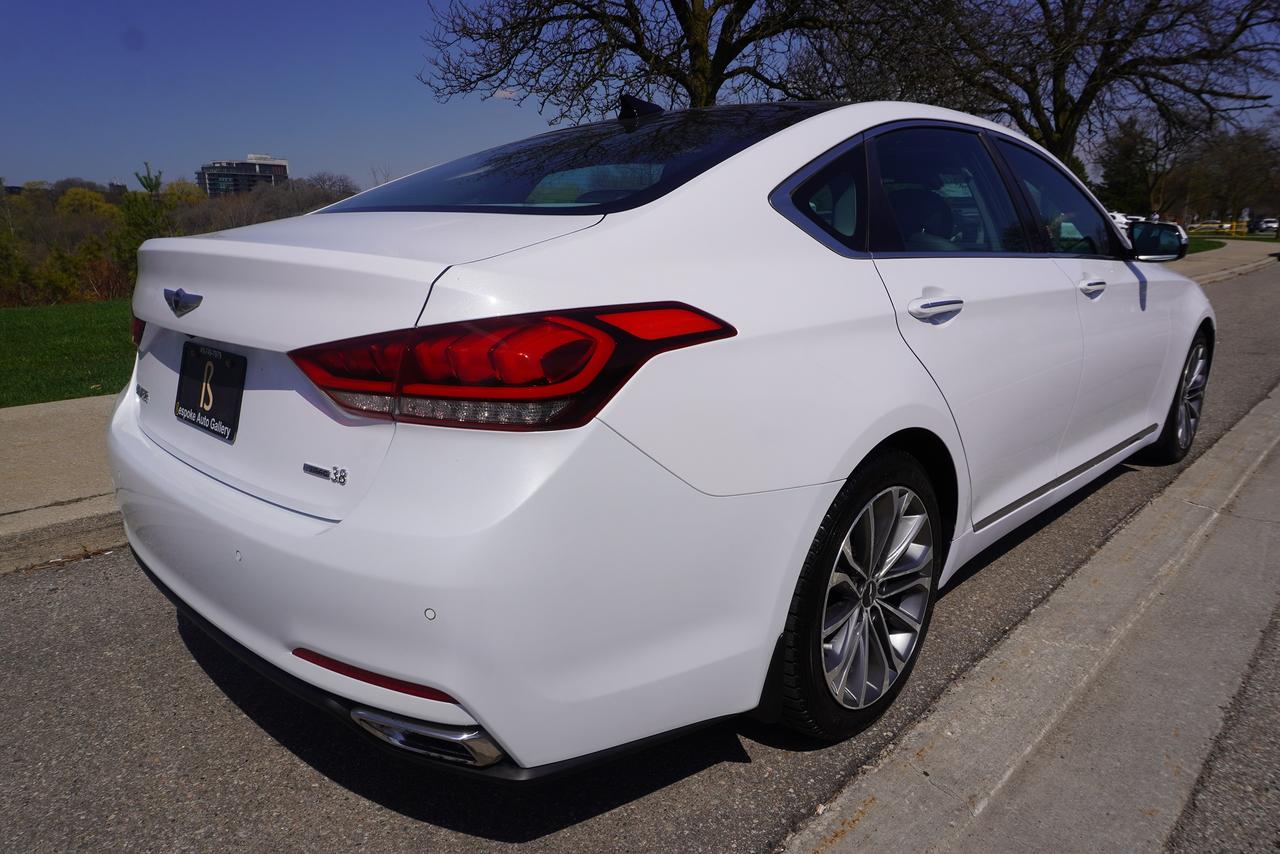 2015 Hyundai Genesis 3.8 / LUXURY / IMMACULATE / FULLY DEALER SERVICED Photo3