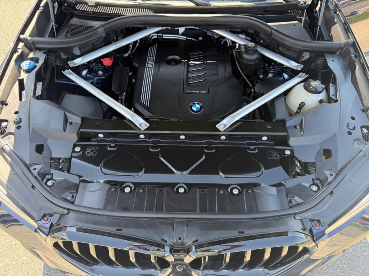 2021 BMW X6 XDRIVE40I/ M SPORT/ PREMIUM PKG/ HUD/ CRYSTAL/ CAR Photo