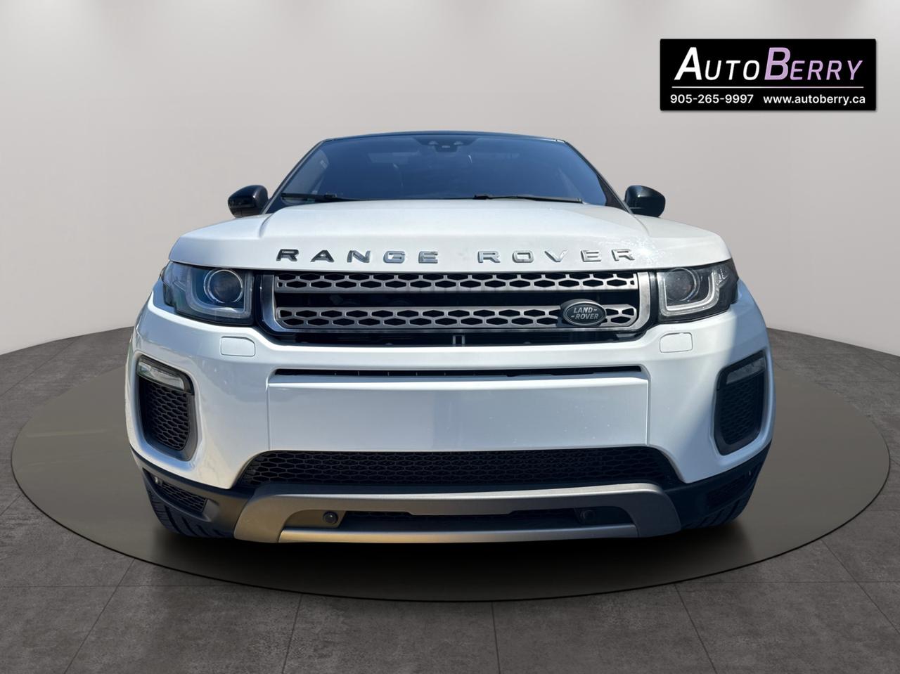 2017 Land Rover Evoque SE Photo