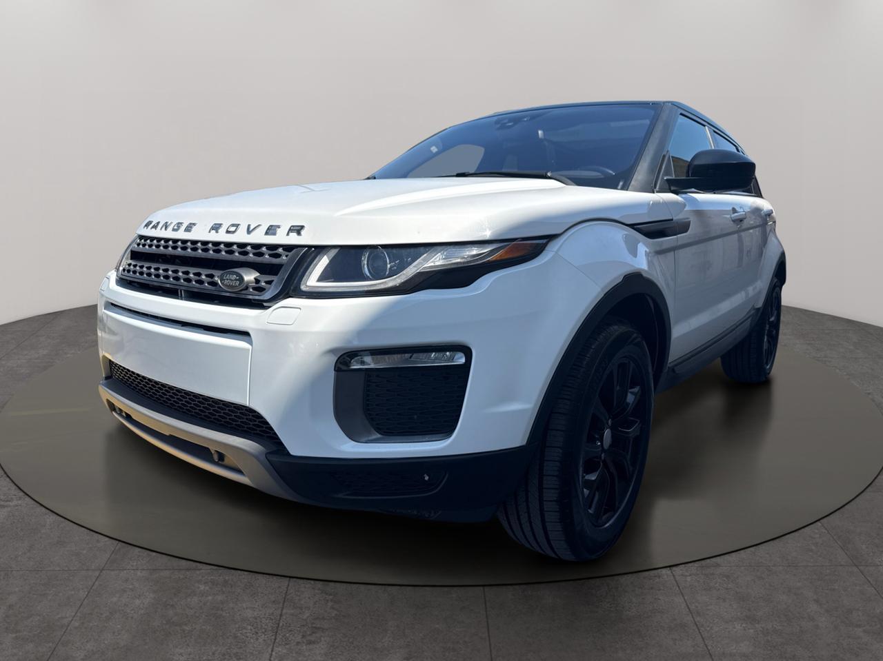 2017 Land Rover Evoque SE Photo3