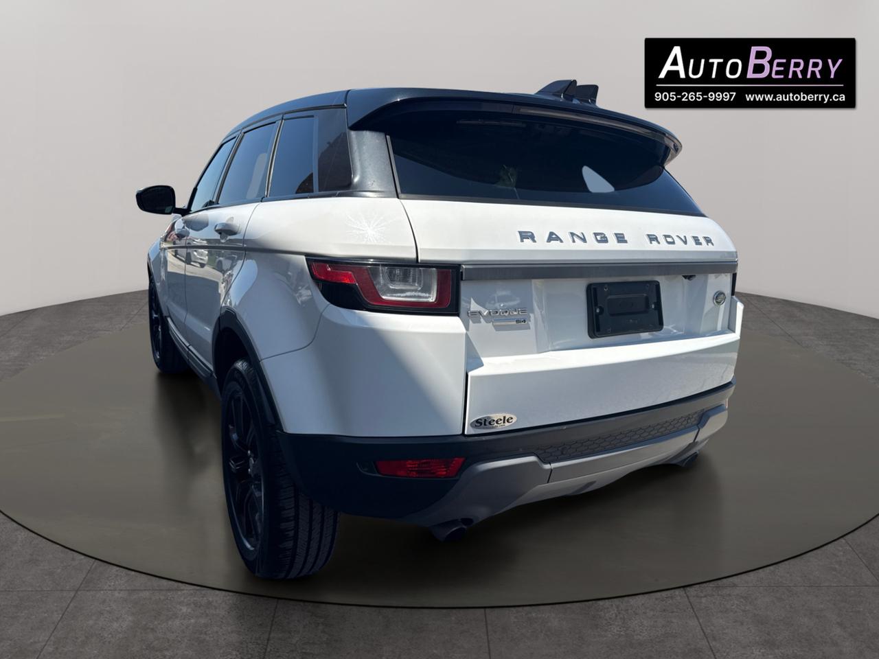 2017 Land Rover Evoque SE Photo