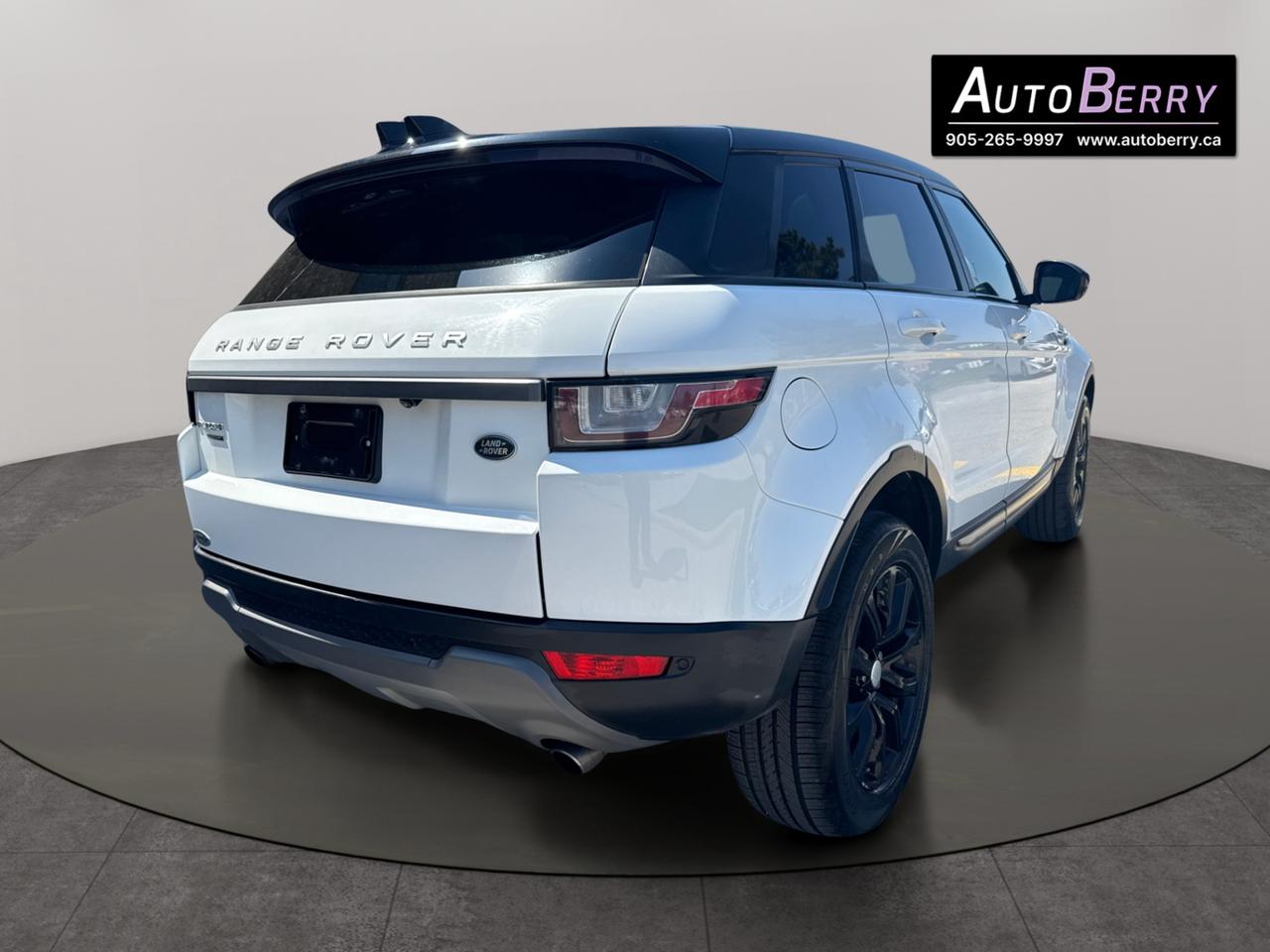 2017 Land Rover Evoque SE Photo