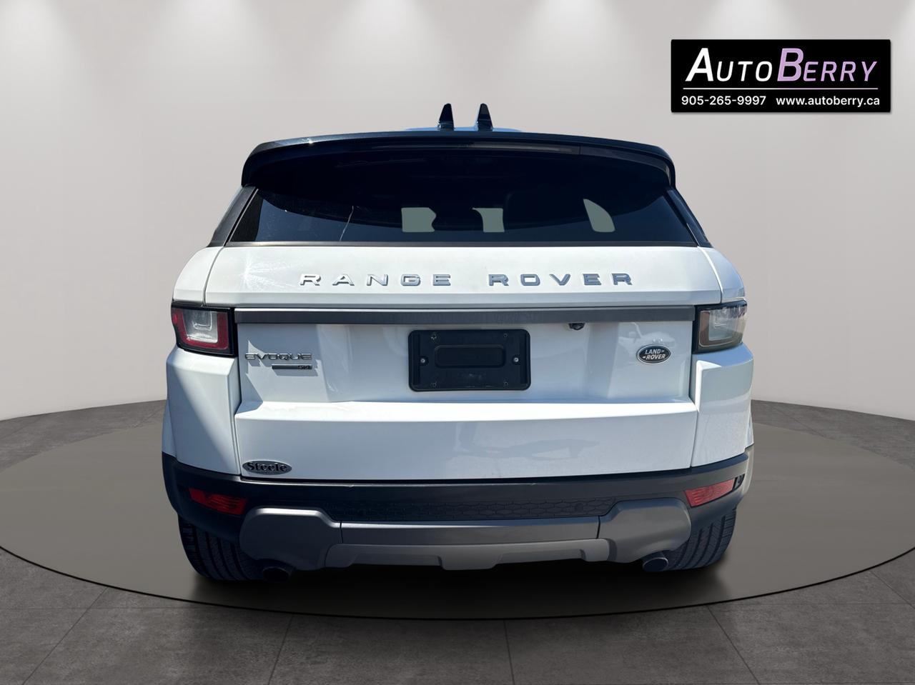2017 Land Rover Evoque SE Photo