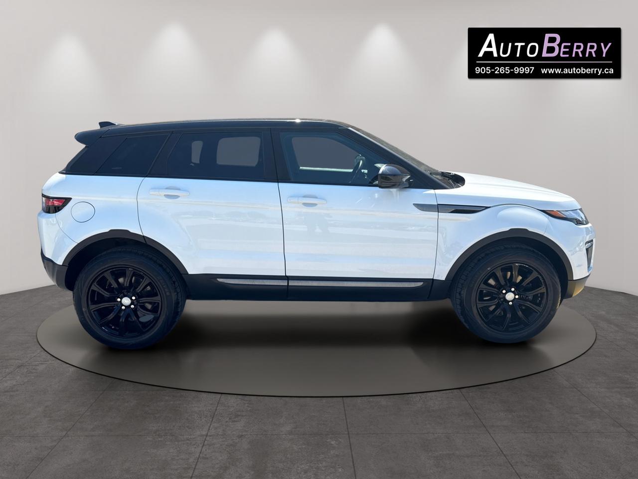 2017 Land Rover Evoque SE Photo