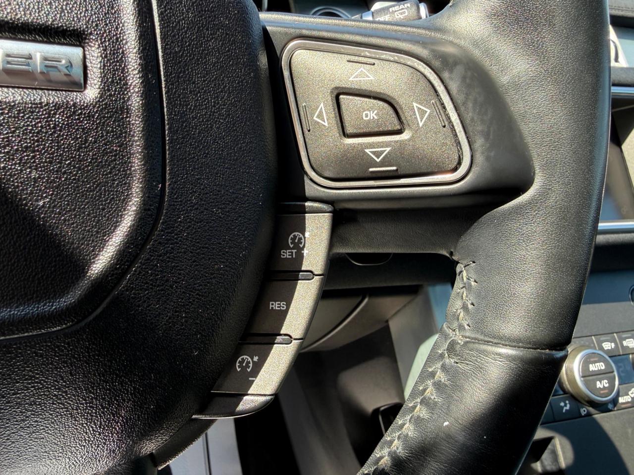 2017 Land Rover Evoque SE Photo