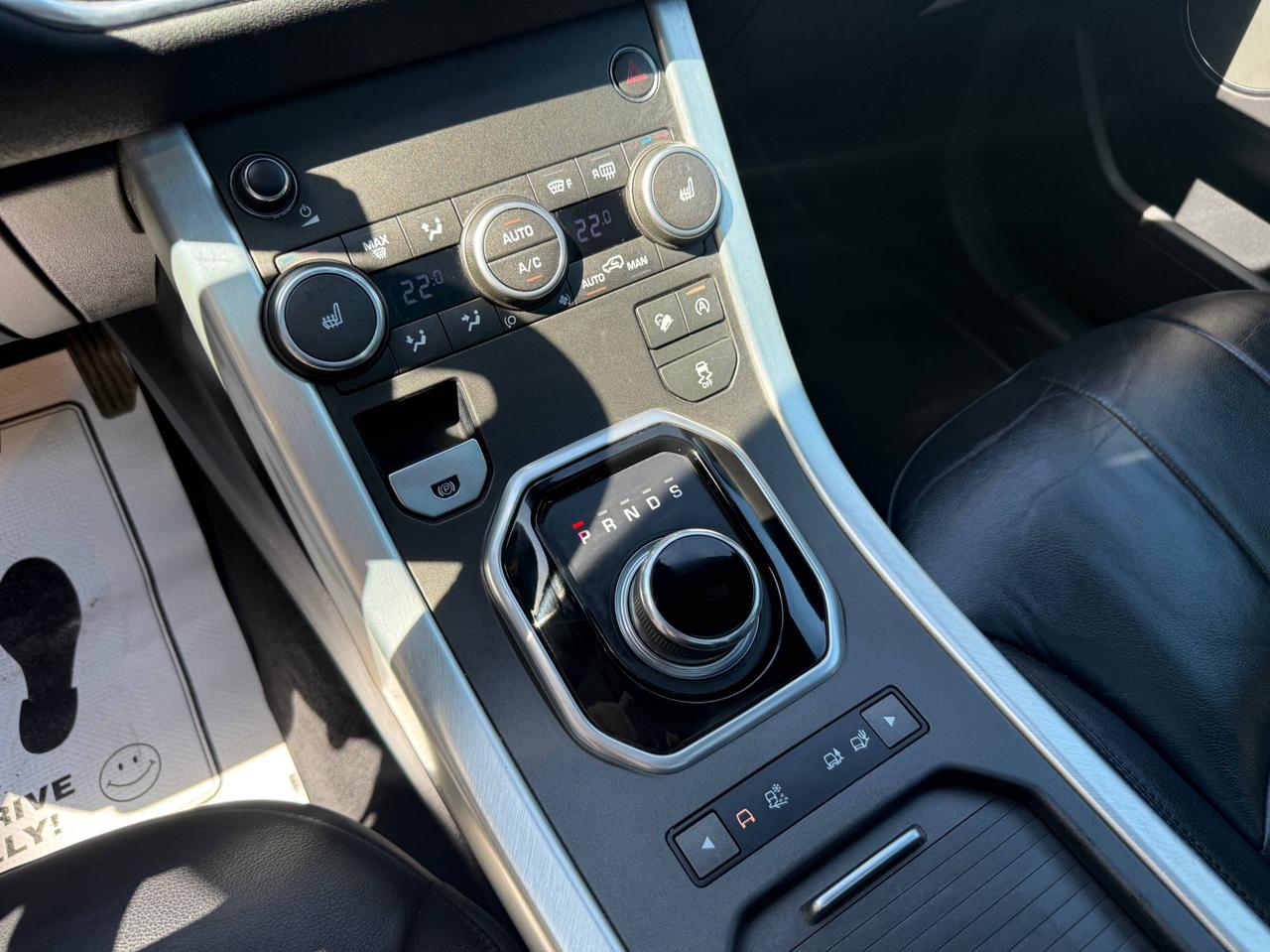 2017 Land Rover Evoque SE Photo