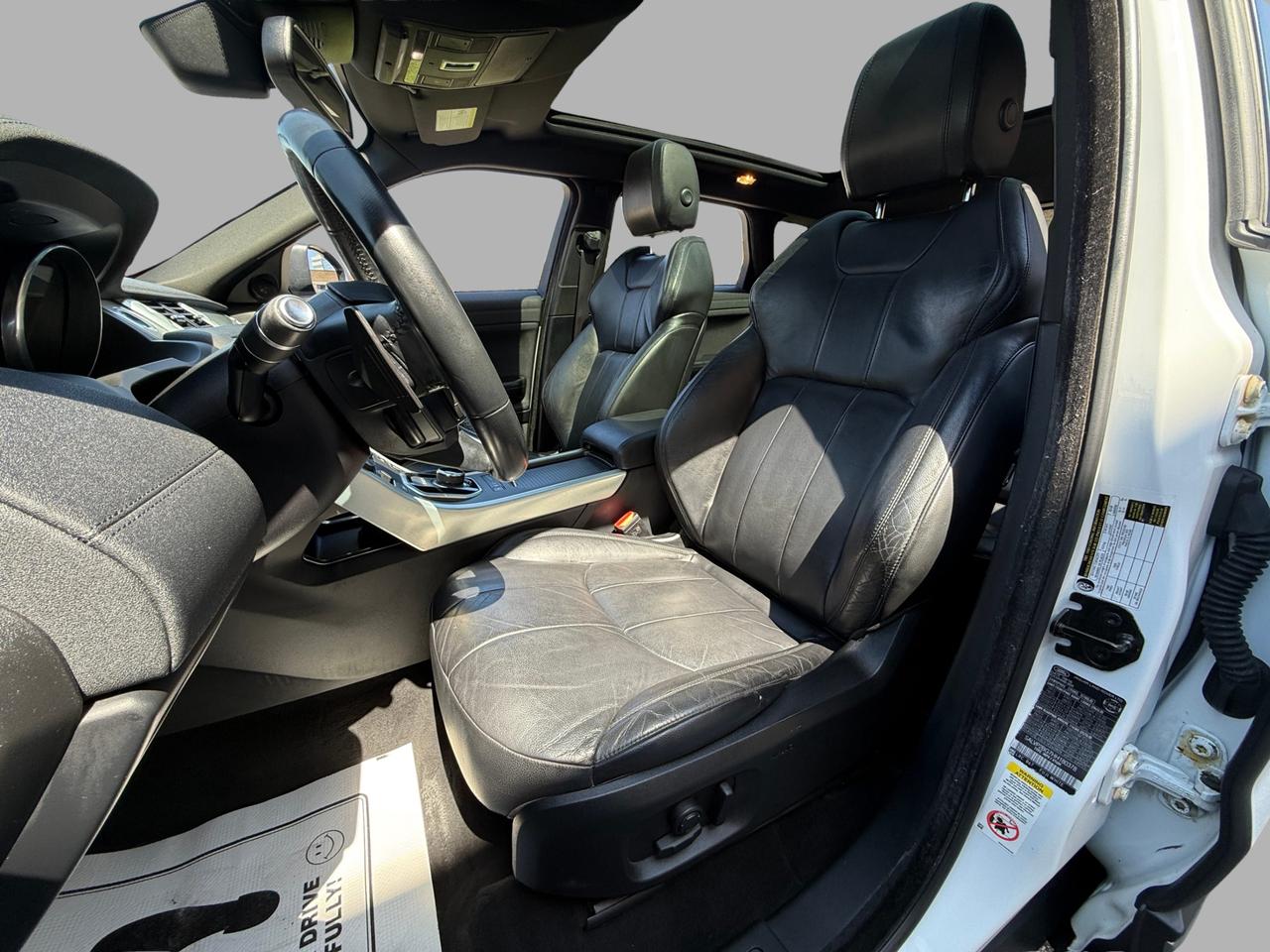 2017 Land Rover Evoque SE Photo