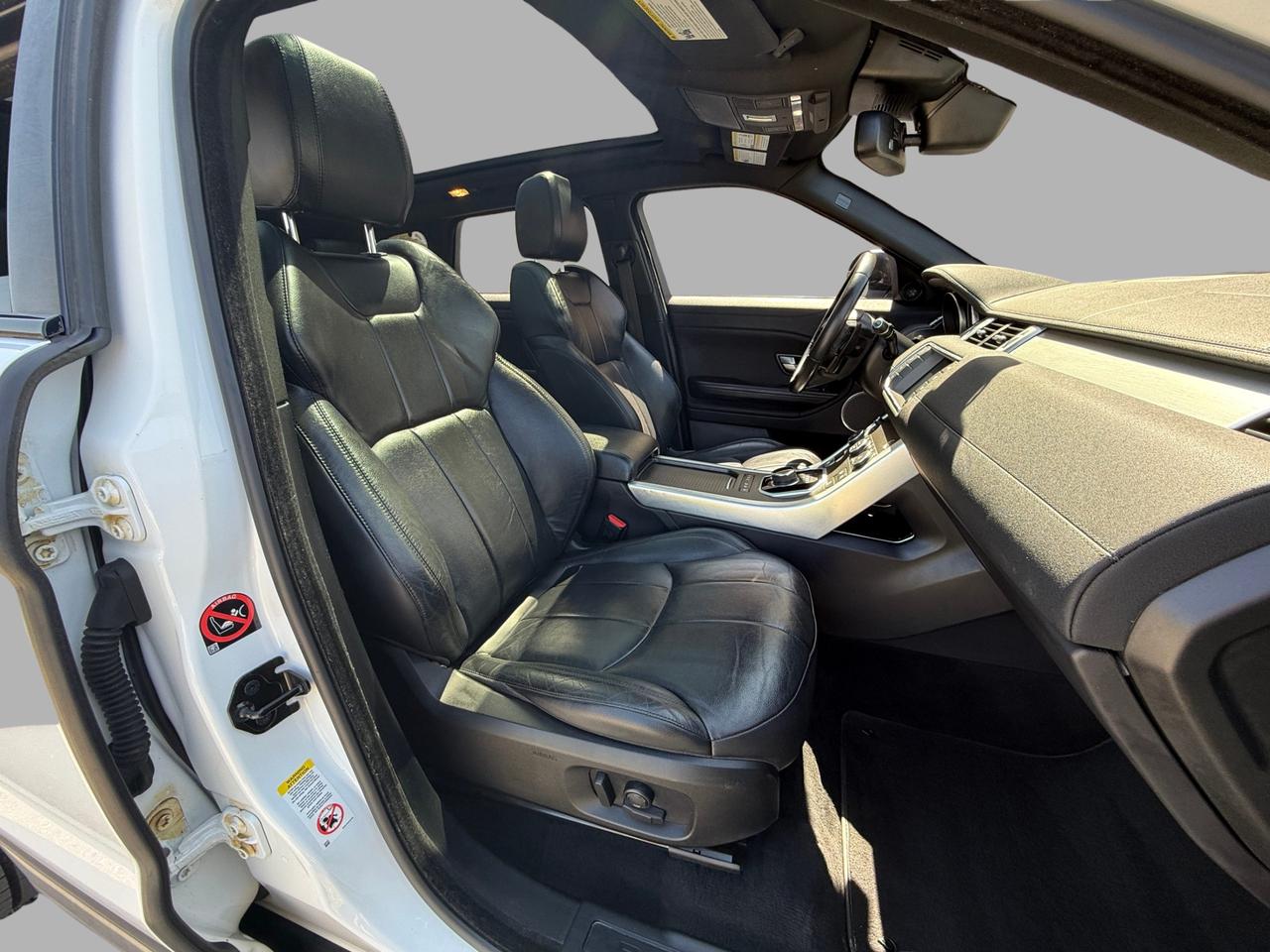 2017 Land Rover Evoque SE Photo