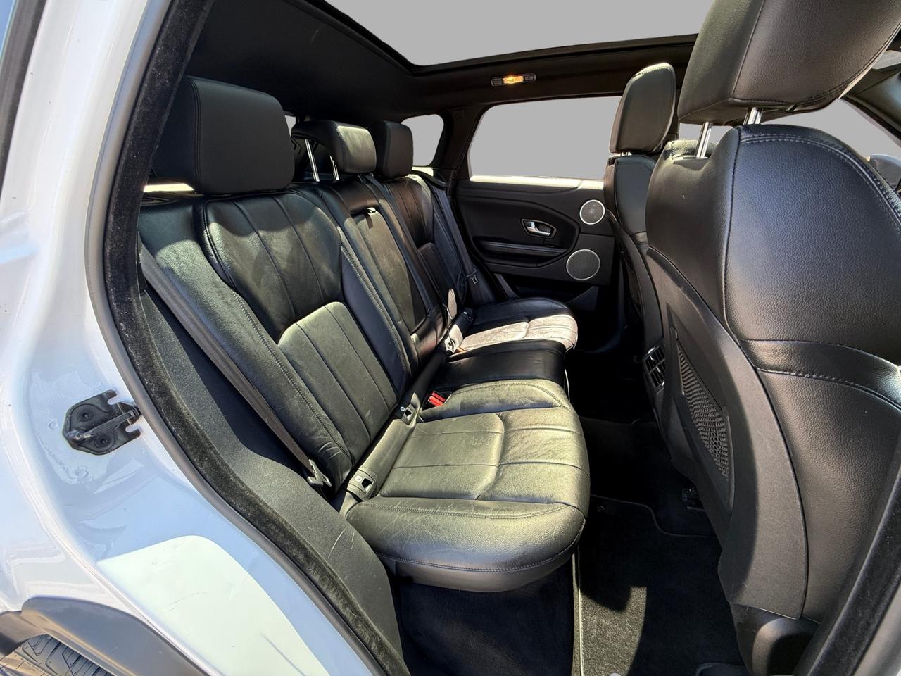 2017 Land Rover Evoque SE Photo