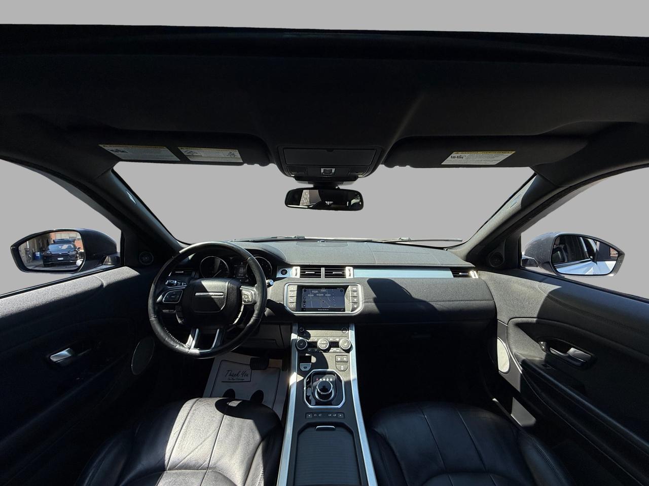 2017 Land Rover Evoque SE Photo