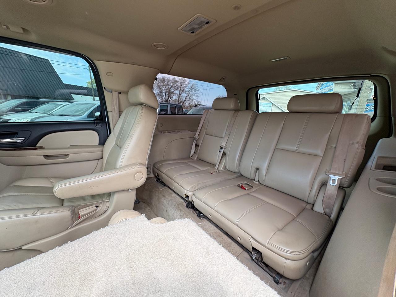 2007 Chevrolet Suburban 4WD 4dr 1500 LS1 Photo