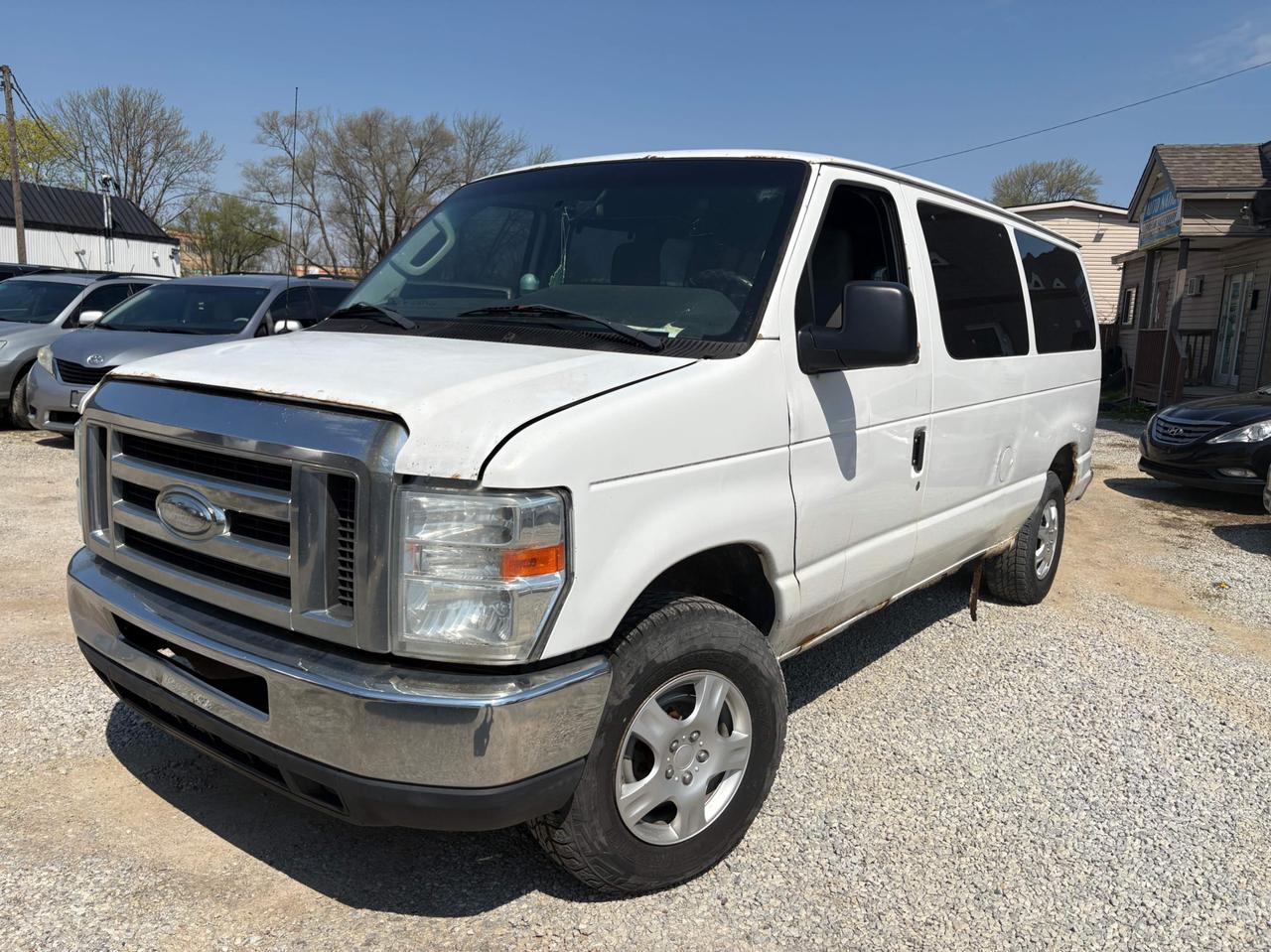2012 Ford Econoline E-350 Super Duty XL Photo2