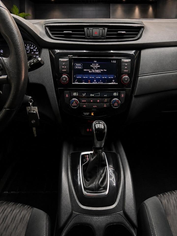 2020 Nissan Rogue AWD S Special Edition Photo