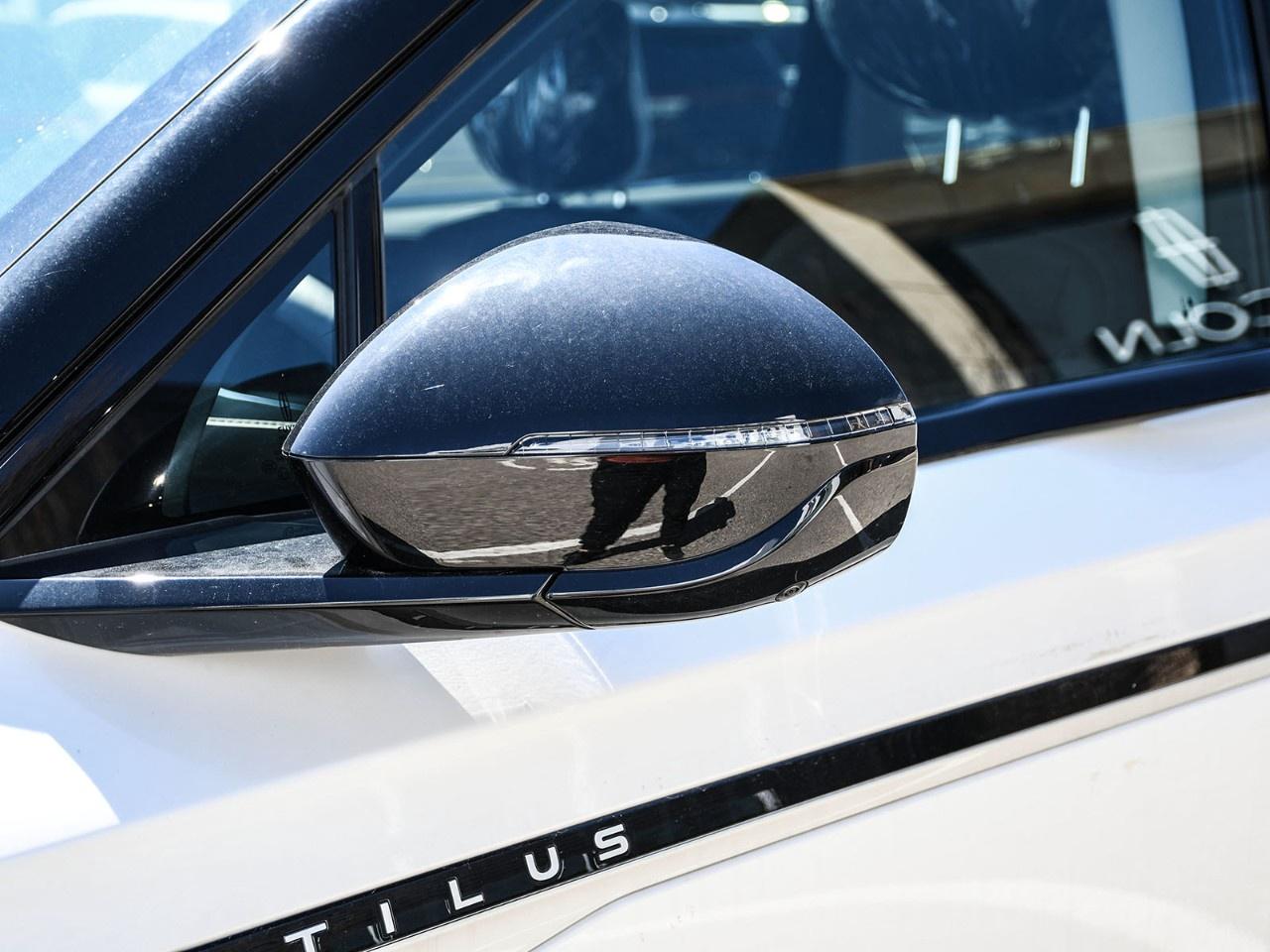 2026 Lincoln Nautilus Reserve AWD Photo4