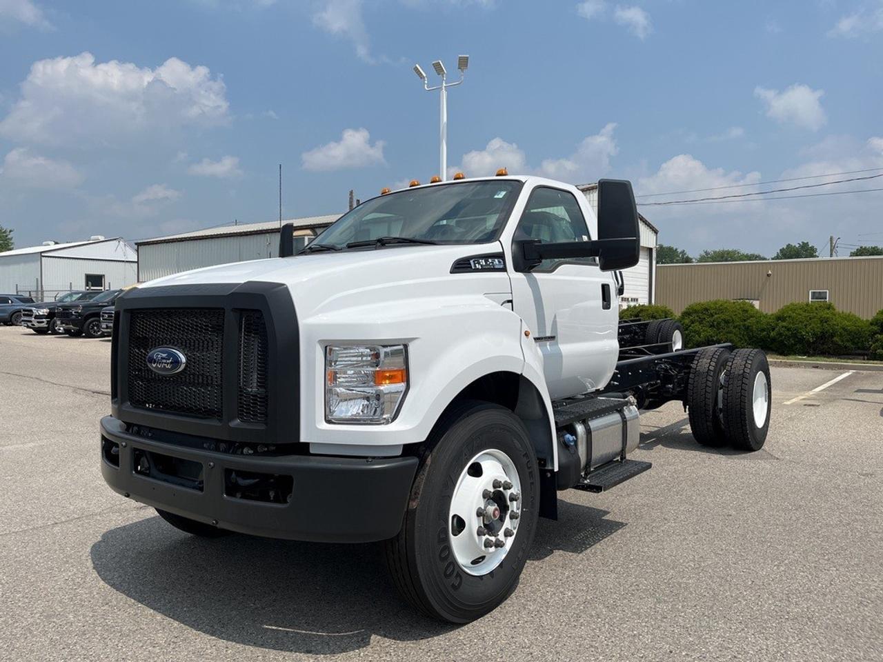 2026 Ford Super Duty F-650 Straight Frame Photo