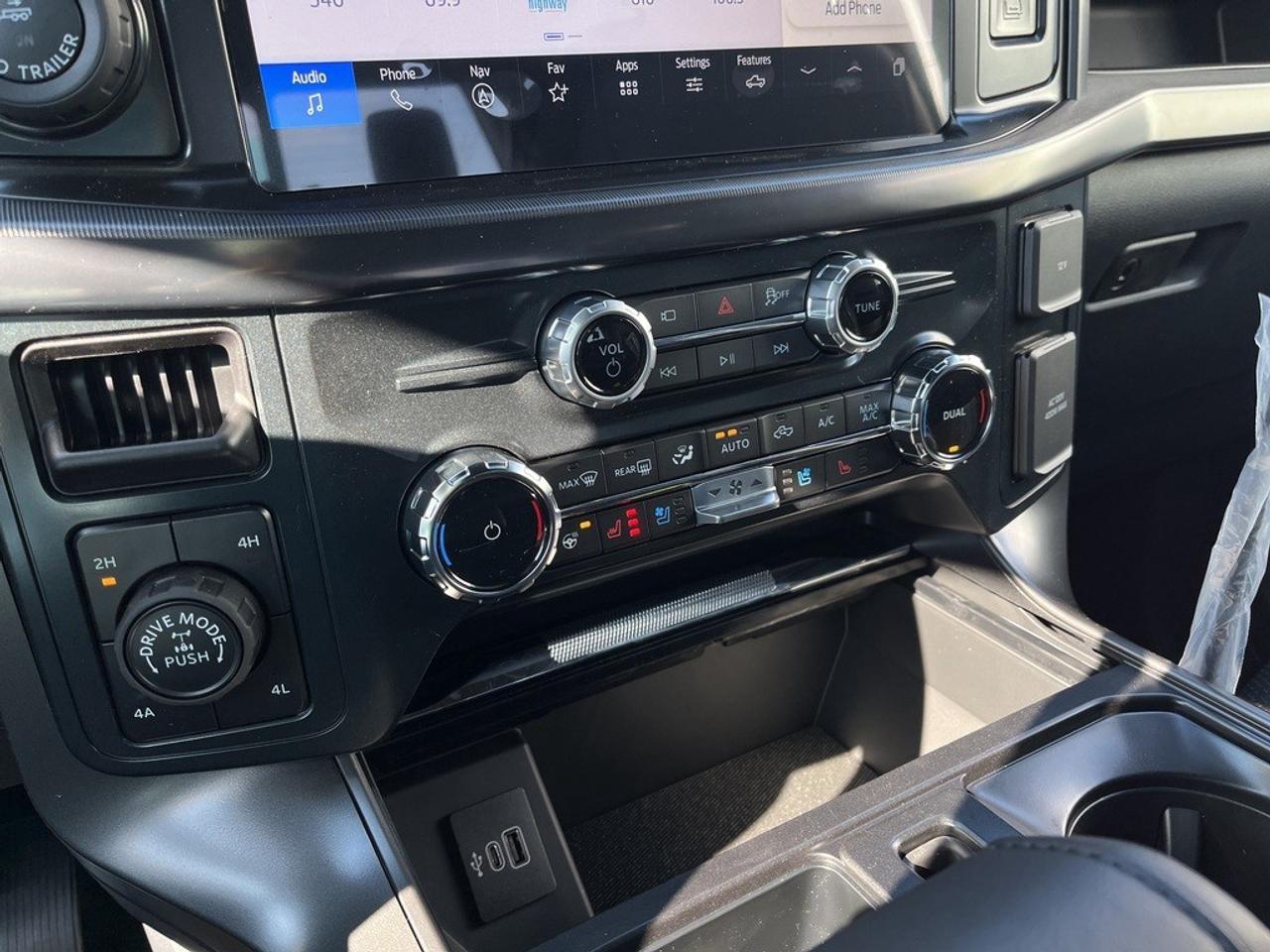 2026 Ford F-150 Lariat 4WD SuperCrew 5.5' Box Photo